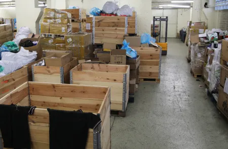 Caisses remplies de contrefaçons