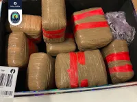 huiszoekingen leveren 14kg drugs en hoeveelheid cash geld op