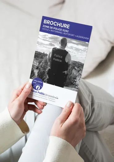 MOCKUP BROCHURE