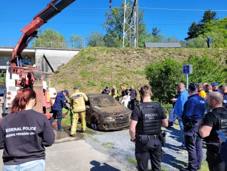 Véhicule sorti de la Sambre