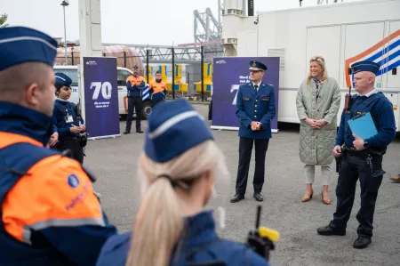 Minister Annelies Verlinden en commissaris-generaal Marc De Mesmaeker bij de lancering van het Havenbeveiligingskorps