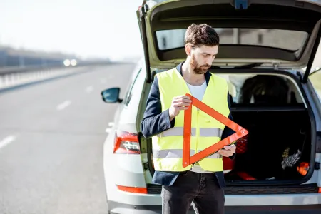 Sécurité routière : quels sont les accessoires obligatoires à avoir dans sa voiture ?