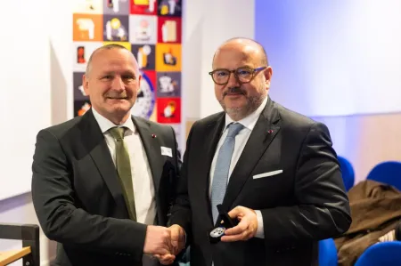 Le ministre Quintin a reçu la première médaille des 100 ans de la PTS