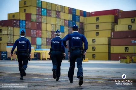 La Police de la Navigation a déjà arrêté 131 « extracteurs » de drogue au port d’Anvers cette année, parmi lesquels de plus en plus de mineurs
