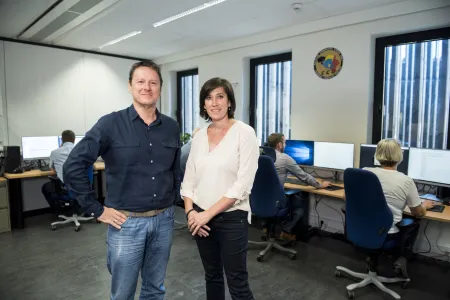 Wim Van der Biest en Patrice De Mets in het forensische ICT-labo in Dendermonde. 