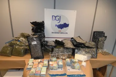 Une enquête sur un trafic de stupéfiants conduit à la saisie de 233.000 euros et de 30 kg de cannabis 