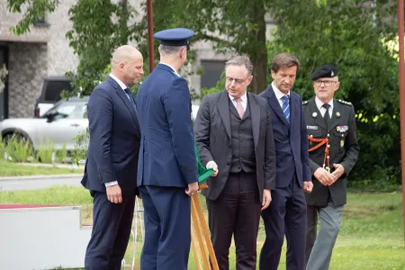 SACEUR & Belgian P.M. revealing the inauguration plaque