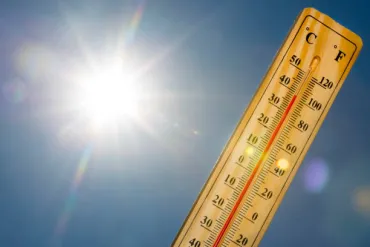 Soleil et thermomètre indiquant 40°C